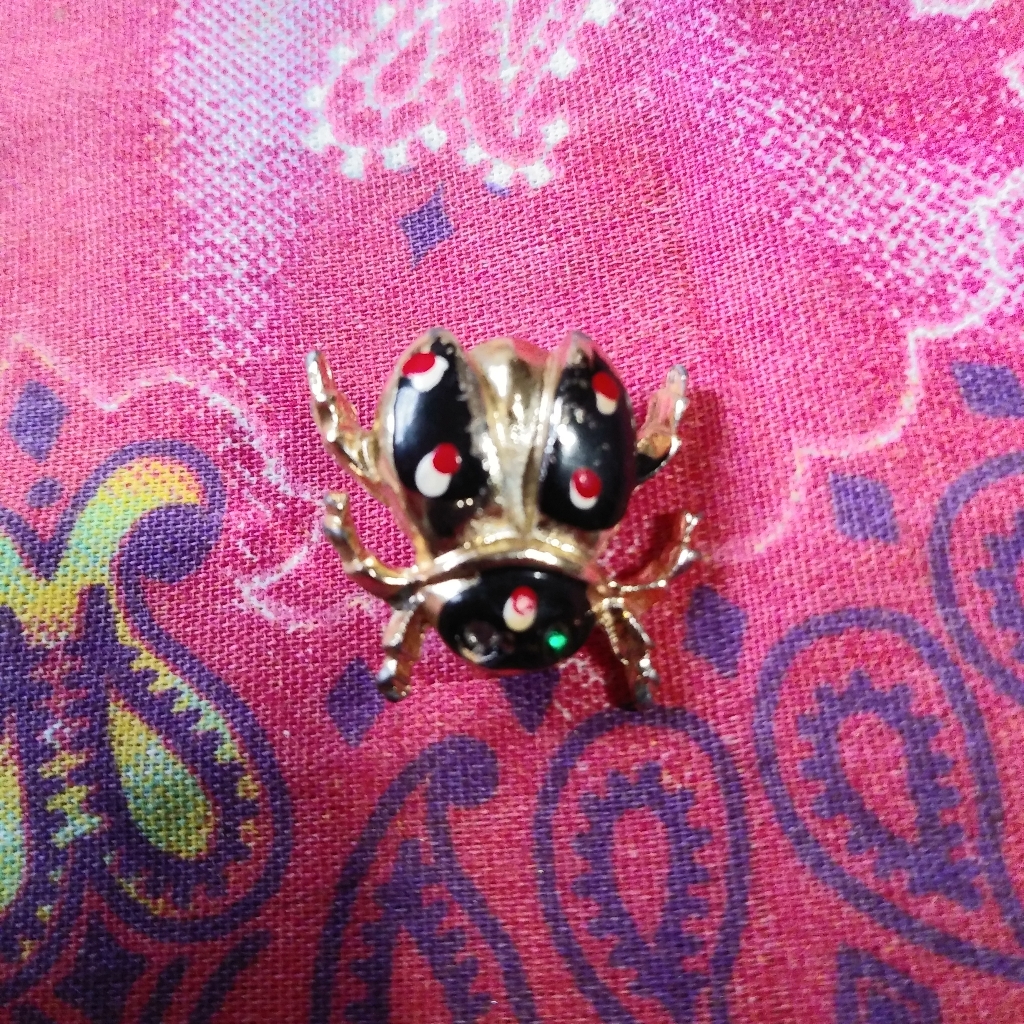 Simple Small Bug Pin